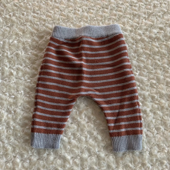 Size 6 Months Carter’s Baby Lion Sweater and Striped Pants Set - Picture 8 of 9